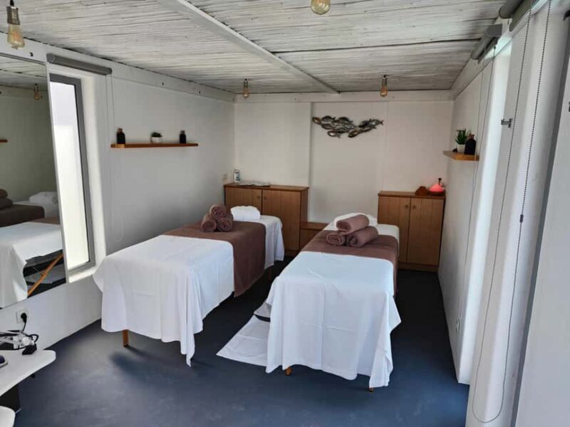 Akrotiri: Departure Day Spa Package w Massage & Pool Access - Who Is This Experience Best Suited For?