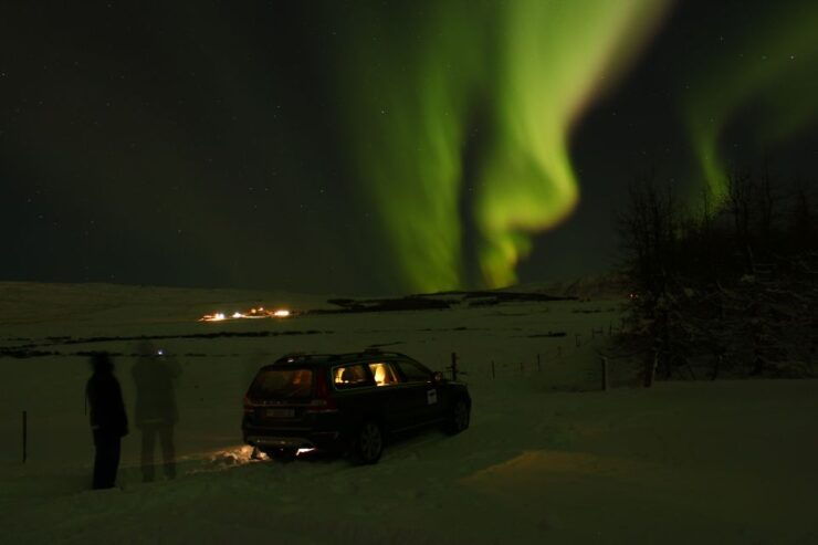 Akureyri: Northern Lights Tour With Transfer and Snacks - Tour Duration and Location
