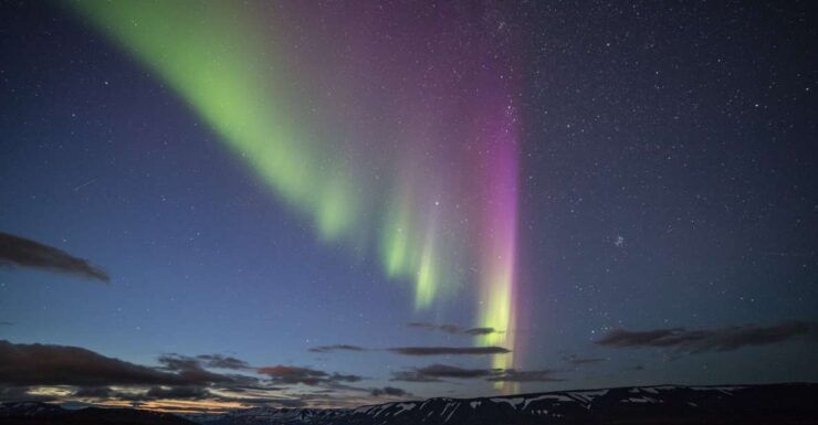 Akureyri: Private Northern Lights Tour With Transfer & Snack - Tour Duration and Live Guide