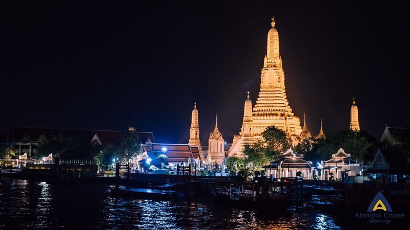 Alangka Dinner Cruise in Bangkok - Boarding at ICONSIAM Pier 4