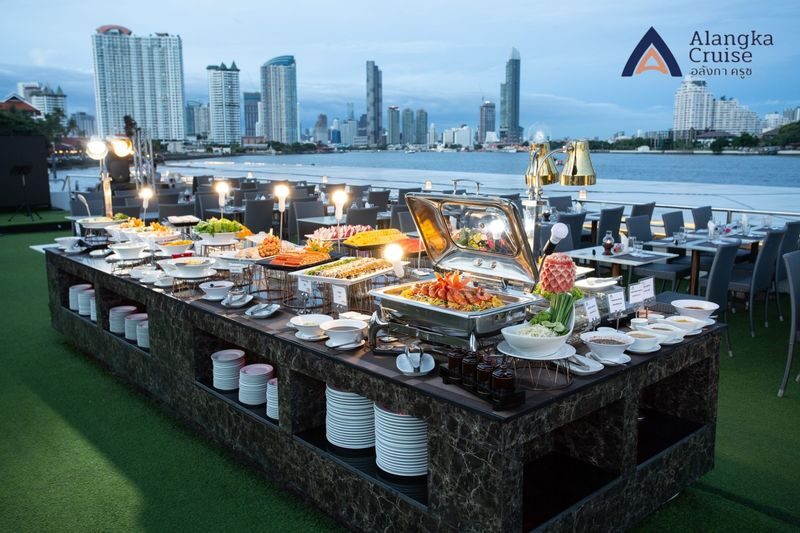 Alangka Dinner Cruise in Bangkok - Buffet dinner: useful, but not the main attraction