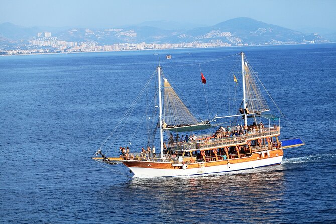 Alanya Coastal Relaxing Boat Trip With Lunch and Drinks - Experienced Crew and Safety Measures