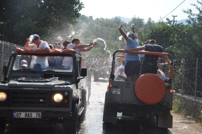 Alanya: Dim River and Dim Cave Jeep Tour With Lunch - Dim Cave Exploration