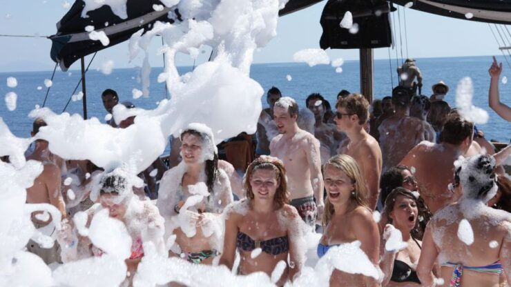 Alanya: Disco Boat Tour With Foam Party and Unlimited Drinks - Experience Highlights