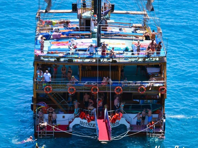 Alanya Full-Day Catamaran Tour with Local Food - Alanya looks different from the water