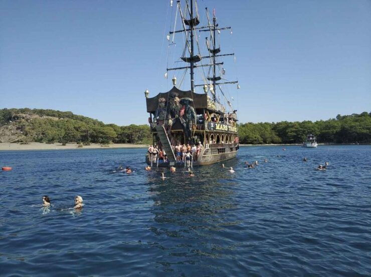 Alanya: Pirate Boat Trip With Meal, Drinks and Pickup Option - Experience Highlights
