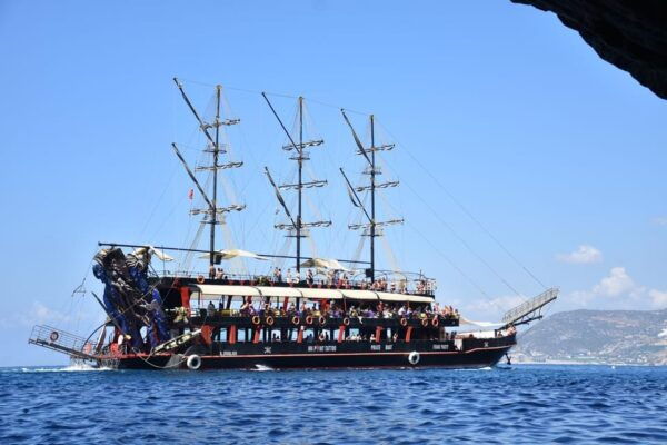 Alanya: Pirate Boat Trip With Optional Pick up and Lunch - Customer Reviews
