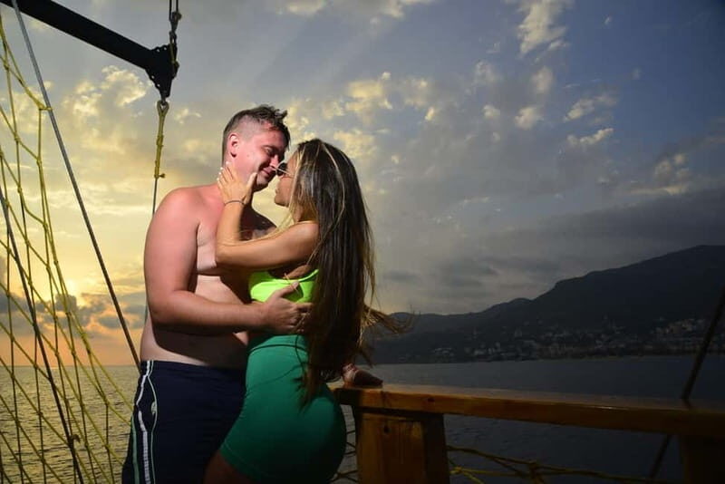 Alanya: Pirate Boat with Lunch and Unlimited Drinks - Who Will Love This Tour?