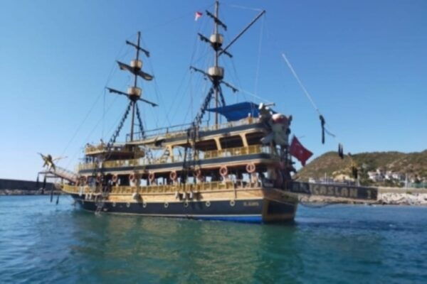 Alanya: Pirate Ship Cruise With Food and Swimming Stops - Customer Feedback