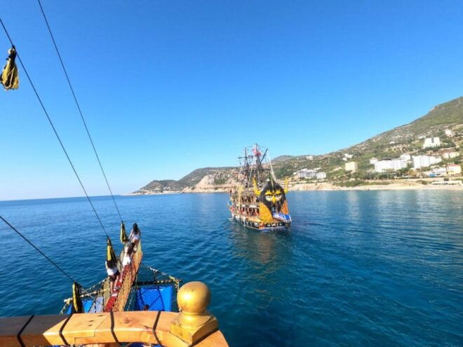 Alanya: Pirates Boat Trip With Lunch and Hotel Pickup - Itinerary and Activities