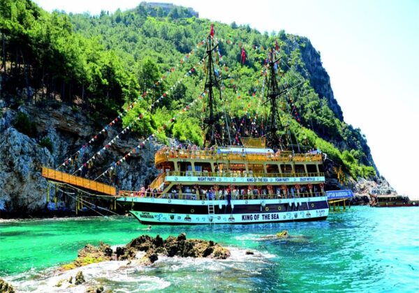 Alanya: Pirates Boat Trip With Lunch and Hotel Pickup - Customer Feedback