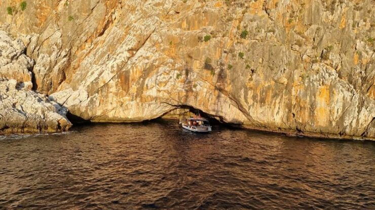 Alanya Relax Coastal Boat Tour With Lunch and Swimming - Key Points