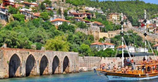 Alanya Relax Coastal Boat Tour With Lunch and Swimming - Detailed Itinerary