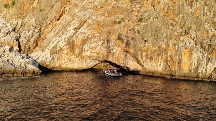 Alanya Relax Coastal Boat Trip With Lunch & Swimming - Experience Highlights