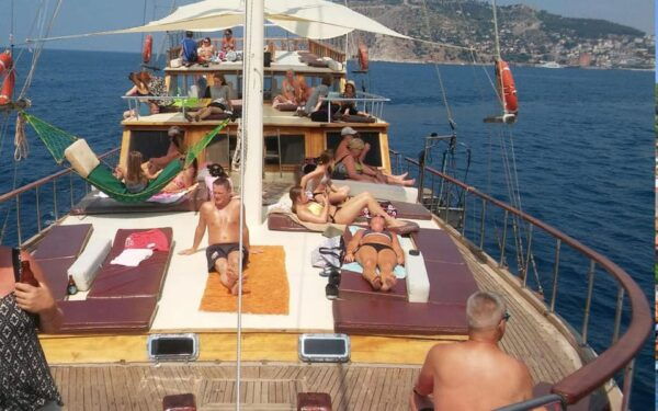 Alanya Relaxing Family Boat Tour Without Foam And Loud Music - Customer Feedback