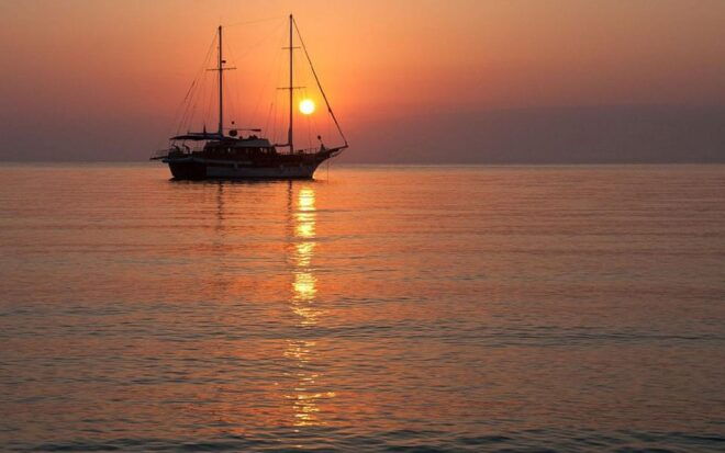 Alanya: Sunset Boat Includes Soft Drinks And Dinner - Dinner and Beverage Options