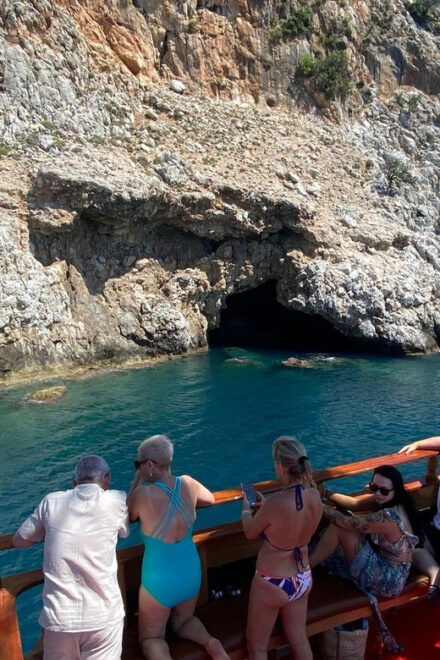 Alanya Sunset Boat Tour With Lunch and Soft Drinks - Dining and Refreshments