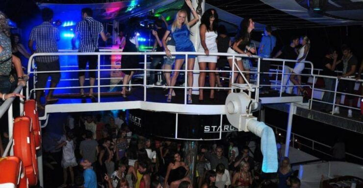 Alanya: Transfer to the Night Disco Boat Tour & Foam Party - Key Points