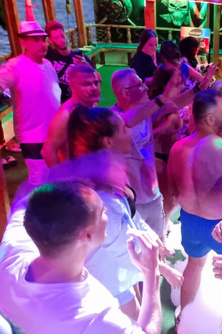 Alanya: Transfer to the Night Disco Boat Tour & Foam Party - Dress Code
