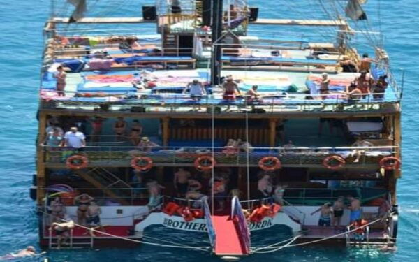 Alanya:Catamaran Tour With Lunch&Soft Drinks Animation Shows - Participant Guidelines