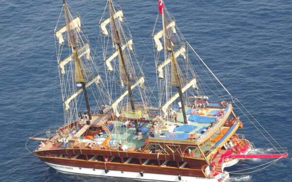 Alanya:Catamaran Tour With Lunch&Soft Drinks Animation Shows - Customer Feedback
