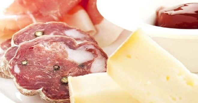 Alba: History Walking Tour and Food Tasting With a Local - Experience