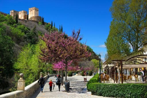 Albaicin and Sacromonte Walking Tour - Down to Paseo de los Tristes and Carrera del Darro