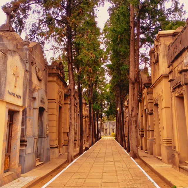 Alberdi Neighborhood: Revolutionary Identities Walking Tour - Tour Overview