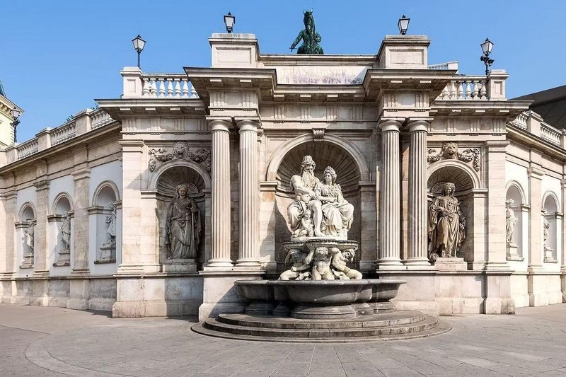 Albertina Modern ticket in Vienna - Getting there and allowing time
