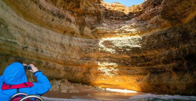 Albufeira: 2.5-Hour Private Dolphin & Benagil Caves Tour - Important Details