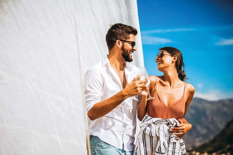 Albufeira: Algarve Sunset Sailing Experience - The Crew and Comfort