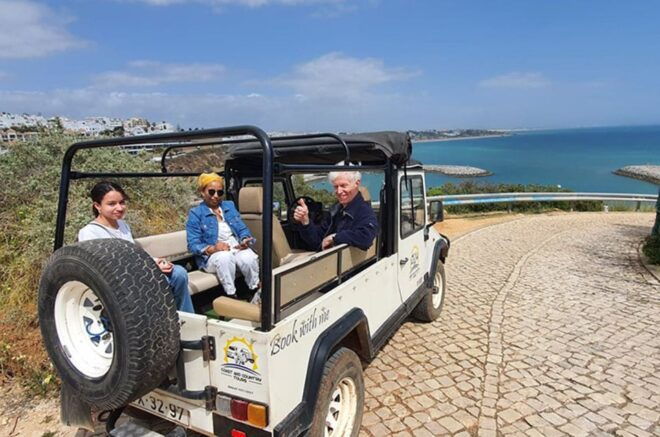 Albufeira: Beaches, Old Town, and Salgados Lagoon Jeep Tour - Praia Dos Arrifes Beach Exploration