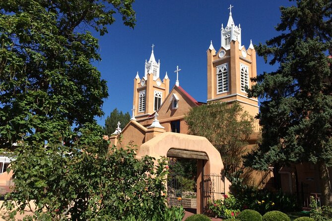 Albuquerque's Timeless Wonders: From Plazas to Museums - Albuquerque Museum: Art & Culture