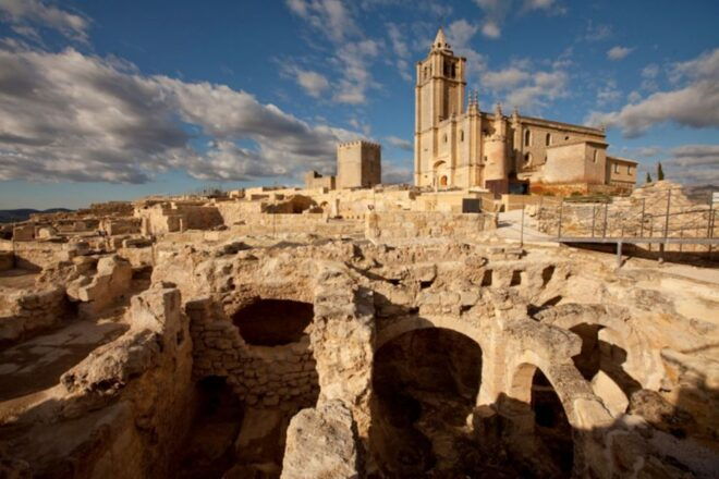 Alcalá La Real: La Mota Fortress Entrance Ticket - Experience Highlights and Features