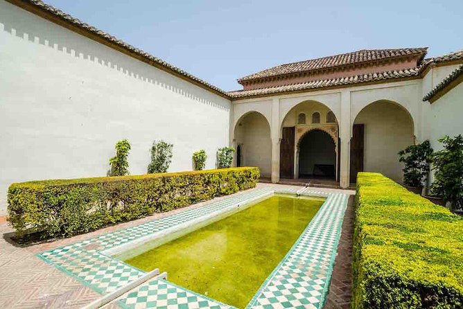 Alcazaba, Gibralfaro and Nasrid Palace in Malaga Private Tour - Highlights of the Moorish Fortresses