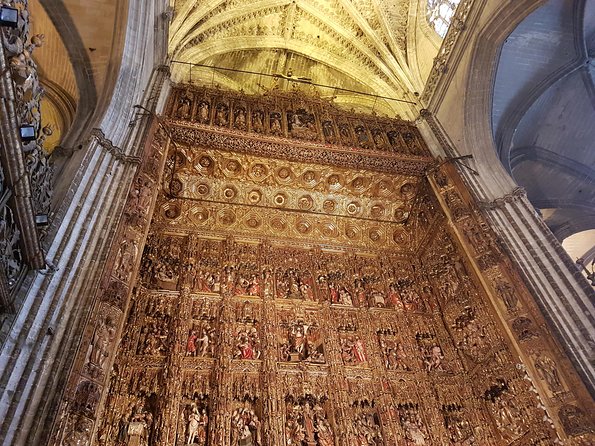 Alcazar and Cathedral of Seville Tour With Skip the Line Tickets - Tour Guide Skills
