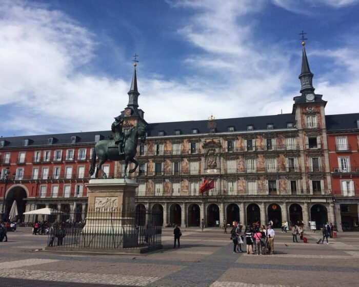 Alcázar and Historic Segovia & Toledo Tour From Madrid - Important Notes