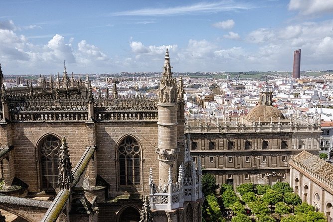 Alcazar, Cathedral, and Giralda in Santa Cruz. - Daily Departures