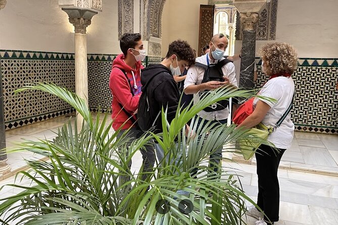 Alcázar E Cattedrale in Piccolo Gruppo in Italiano. - Price