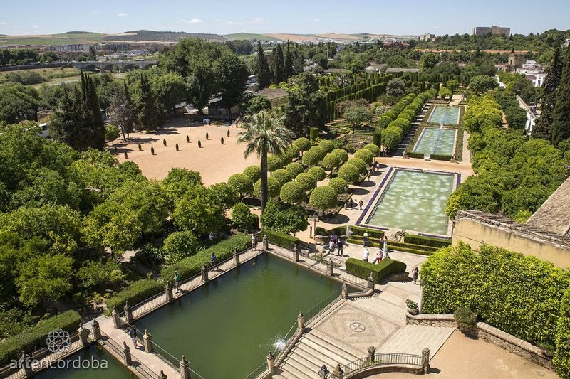 Alcazar of the Christian Monarchs Tour - The gardens: water, paths, and a change of pace