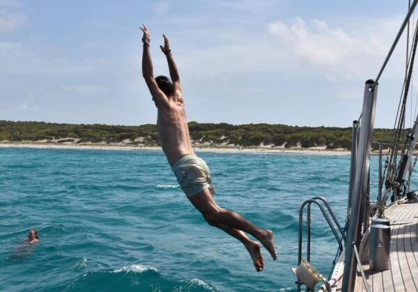 Alcudia: Amazing Full Day Sailing Experience (F&B Incl.) - Homemade Tapas and Beverages