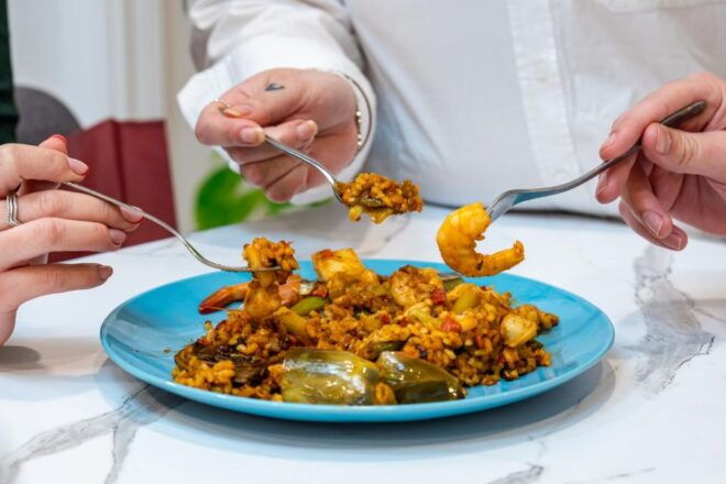 Alcudia: Authentic Paella and Sangria Workshop - Duration and Language