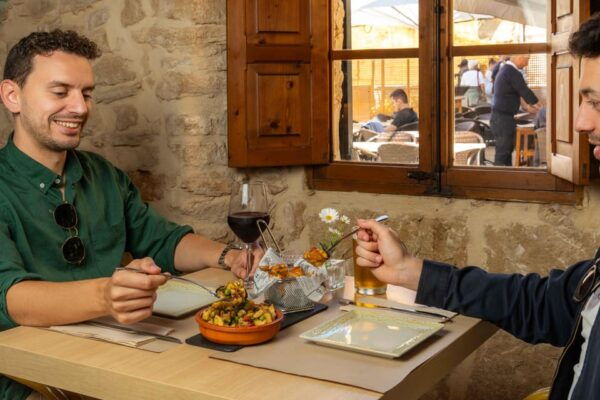 Alcudia: Gourmet Tapas and Wine Self-Guided Tour - Tour Start and Duration