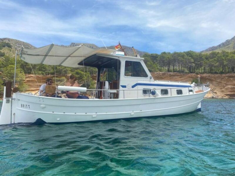 Alcudia: Private Sunset Boat Trip With Glass of Wine & Snack - Key Points