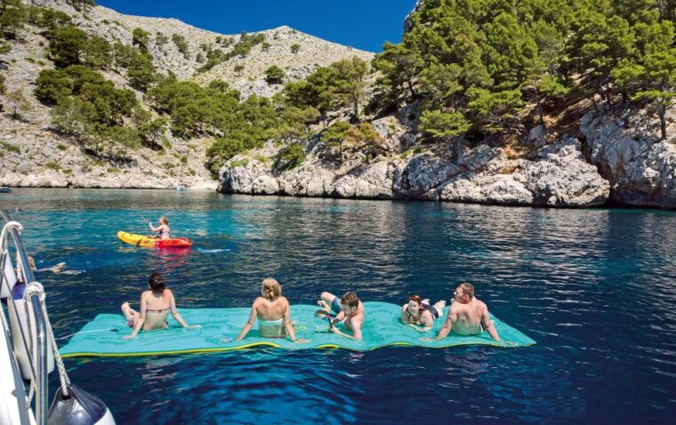 Alcudia: Sunset Catamaran Tour With Dinner and Snorkeling - Customer Reviews and Highlights