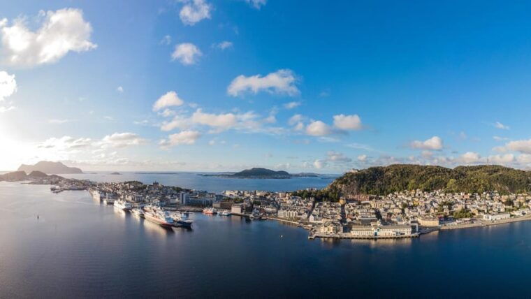 Ålesund: Fjord sightseeing bus tour, Ålesund to Øye one way - Who Should Book This Tour?