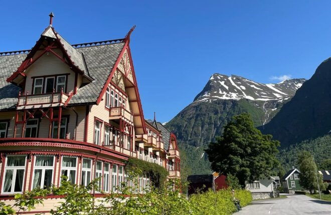 Ålesund - Geiranger - Ålesund Sightseeing Full-Day Tour - Accessibility