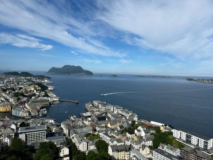 Ålesund - Sightseeing and Viking Saga Islands - Tour Details