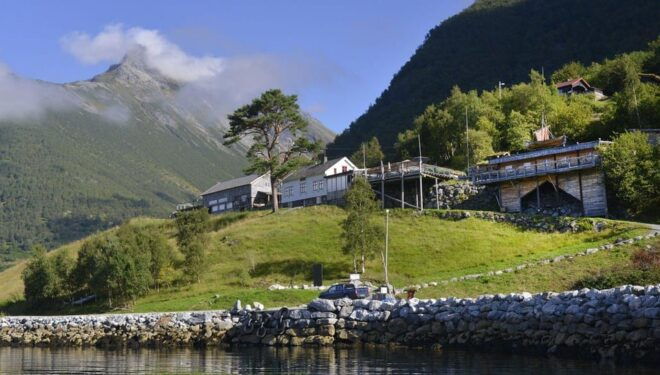 Ålesund-Trandal Fjord Tour With a 2-Hour Stop at Trandal - Exploring Trandal