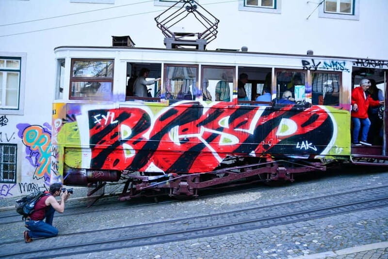 Alfama Photo Walk: Lisbon Photography Tour with a Local - The Complete Experience: What to Expect on the Alfama Photo Walk